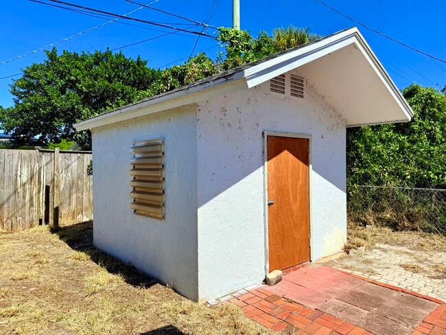 Building Photo - 1455 NE Silver Maple Way