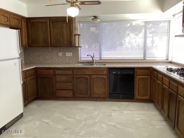 Building Photo - 540 Fairway Dr