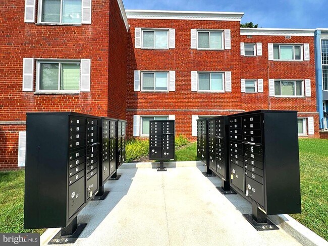 Building Photo - 3829 Hamilton St