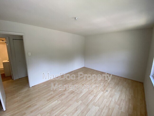 Building Photo - 200 Brighton Sq