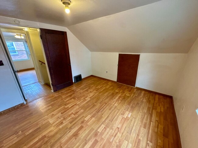 Building Photo - Charming 4 Bed 1.5 Bath house with BRAND NEW KITCHEN!!!