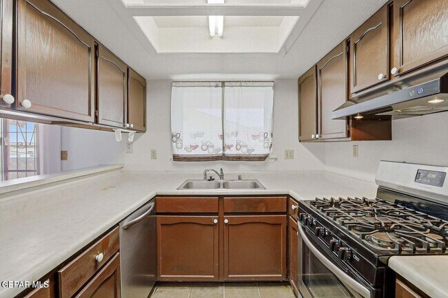 Building Photo - 10720 Sugarland Dr