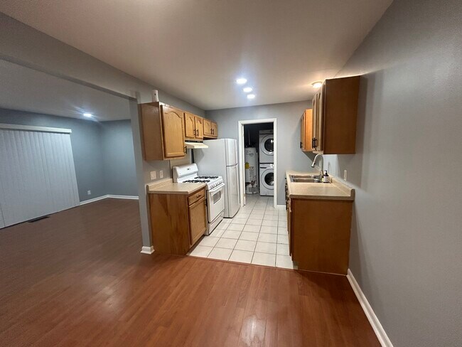 Building Photo - 2340 Carnation Dr