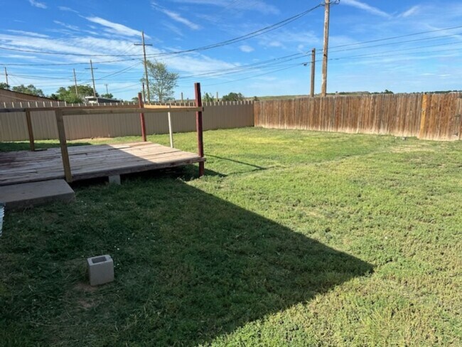 Building Photo - HUD/ PCS ACCEPTED 3 Bedroom 2 Full bathroom