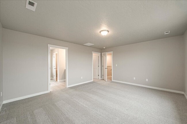 Building Photo - 2 Story Nampa Home!