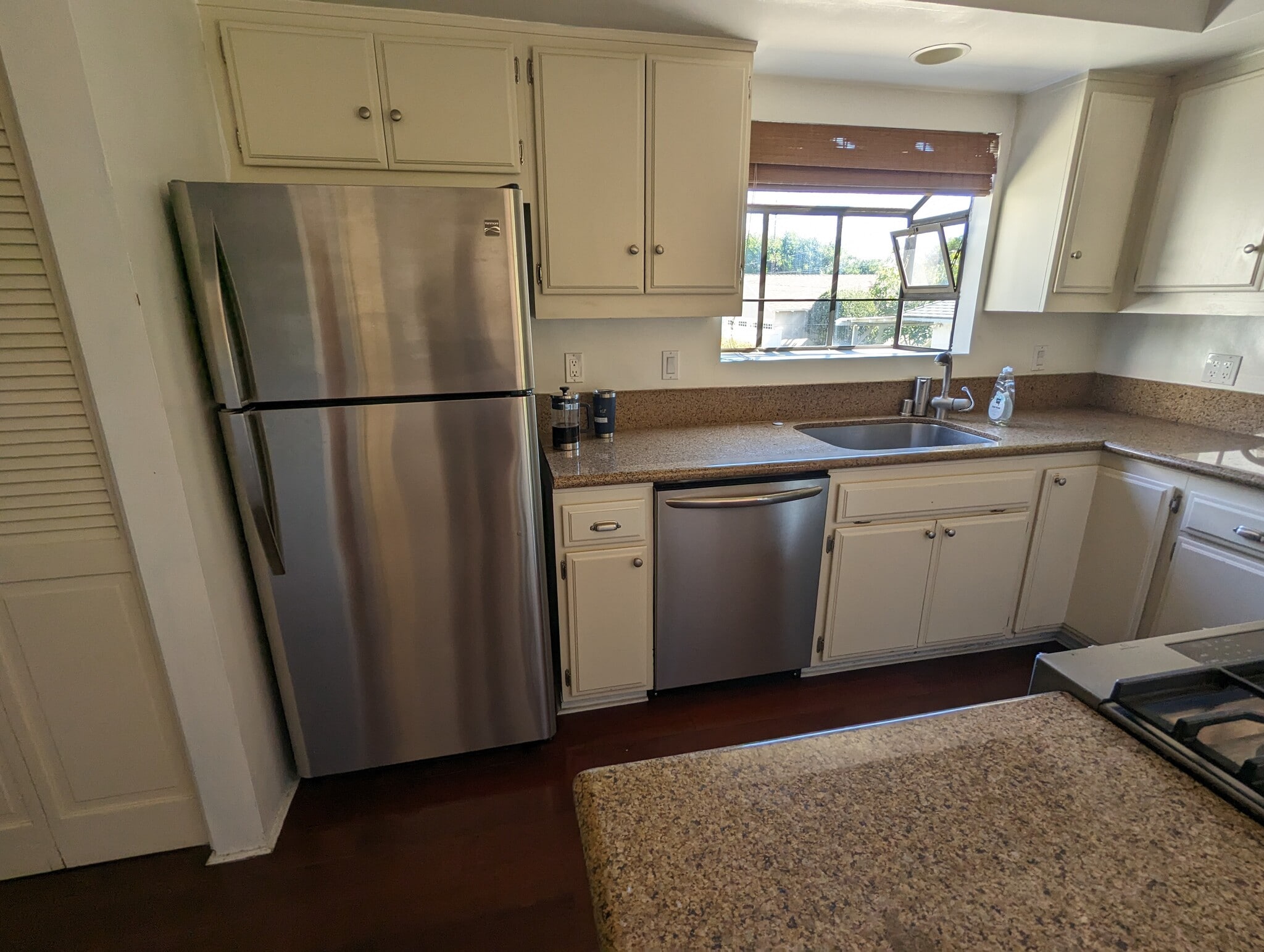 Kitchen - 2090 E Mountain St