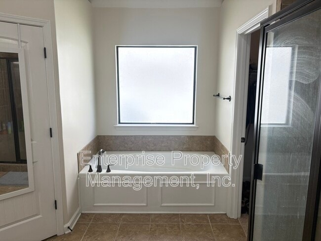 Building Photo - 6153 Lubiani Valley Dr