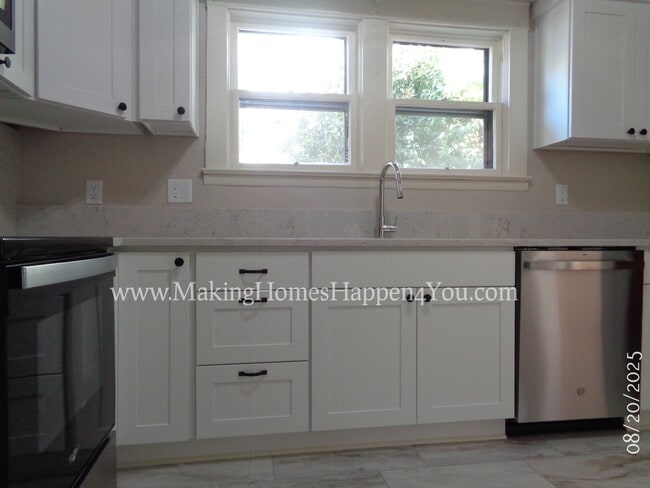 Building Photo - 2160 Trade St SE