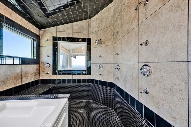 Building Photo - 3921 Calle Real