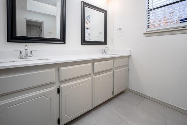 Building Photo - 3721 Southwind Ct