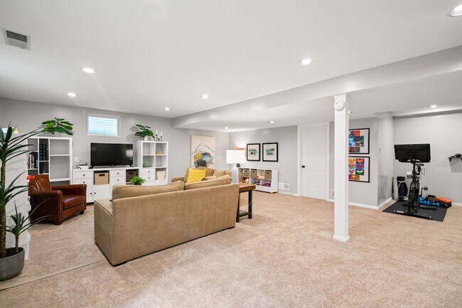 Building Photo - 5191 Linnean Terrace NW