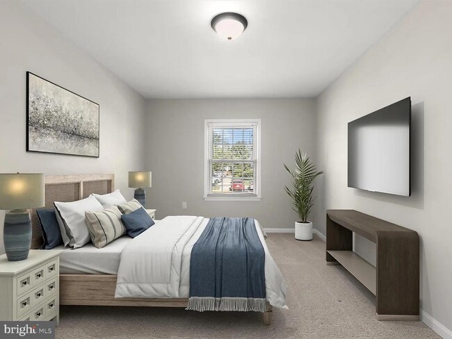 Building Photo - 9075 N Laurel Rd