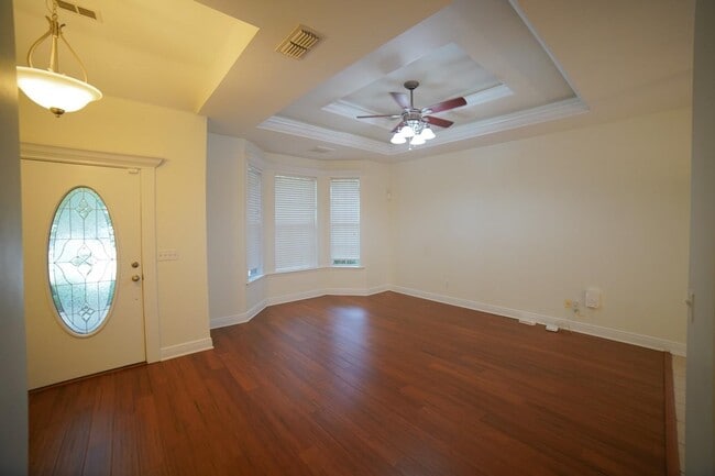 Building Photo - 2400 Tippecanoe Ridge