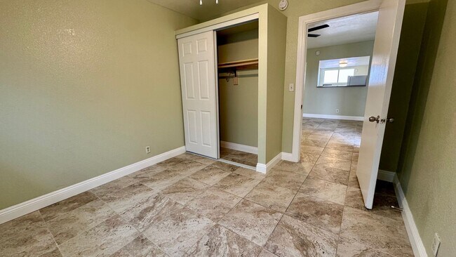 Building Photo - Renovated 1-bedroom attached studio with private entrace, ready for immedate move-in.