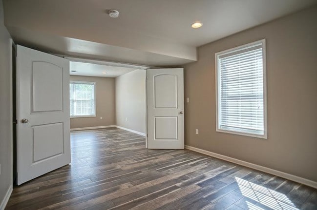 Building Photo - 15 Scarlet Oak Dr