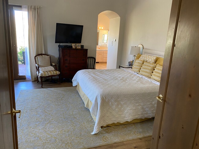 Building Photo - 115 Cll Irena