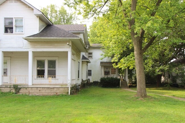 Primary Photo - PRELEASING for AUGUST! Close to Campus