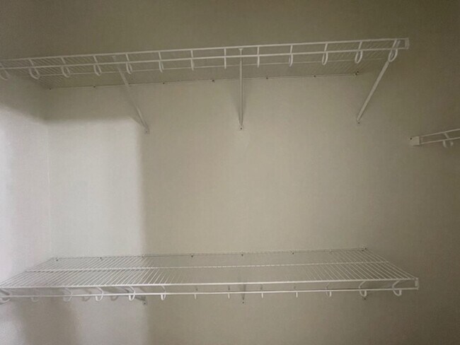 Building Photo - Upgraded 2 Bedroom Condo W/ 1 Car Garage N...