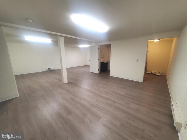 Building Photo - 161 Cooper Rd