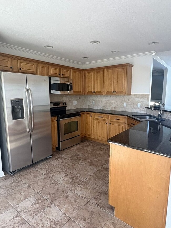 Building Photo - 4 Bedroom 3 Bath House