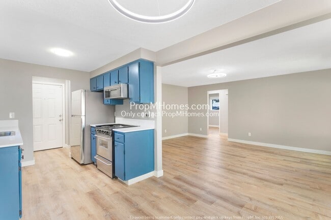 Building Photo - Thoughtfully Updated Two Bedroom Duplex in Oak Grove! DEPOSIT SPECIAL