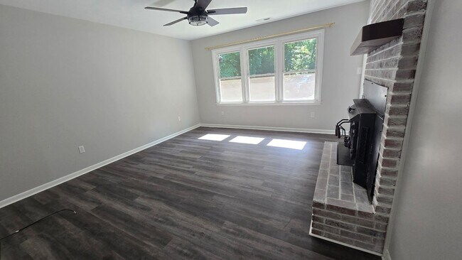Building Photo - ***Newly Remodeled 3/2 Brick Rancher near WCU***