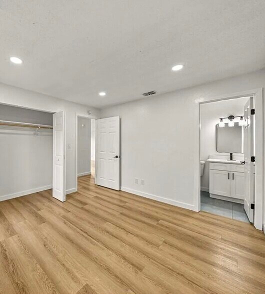 Building Photo - 5305 SE 28th Ln