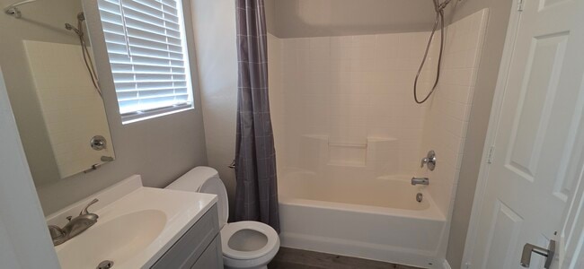 Building Photo - 658 Integrity Point Ave