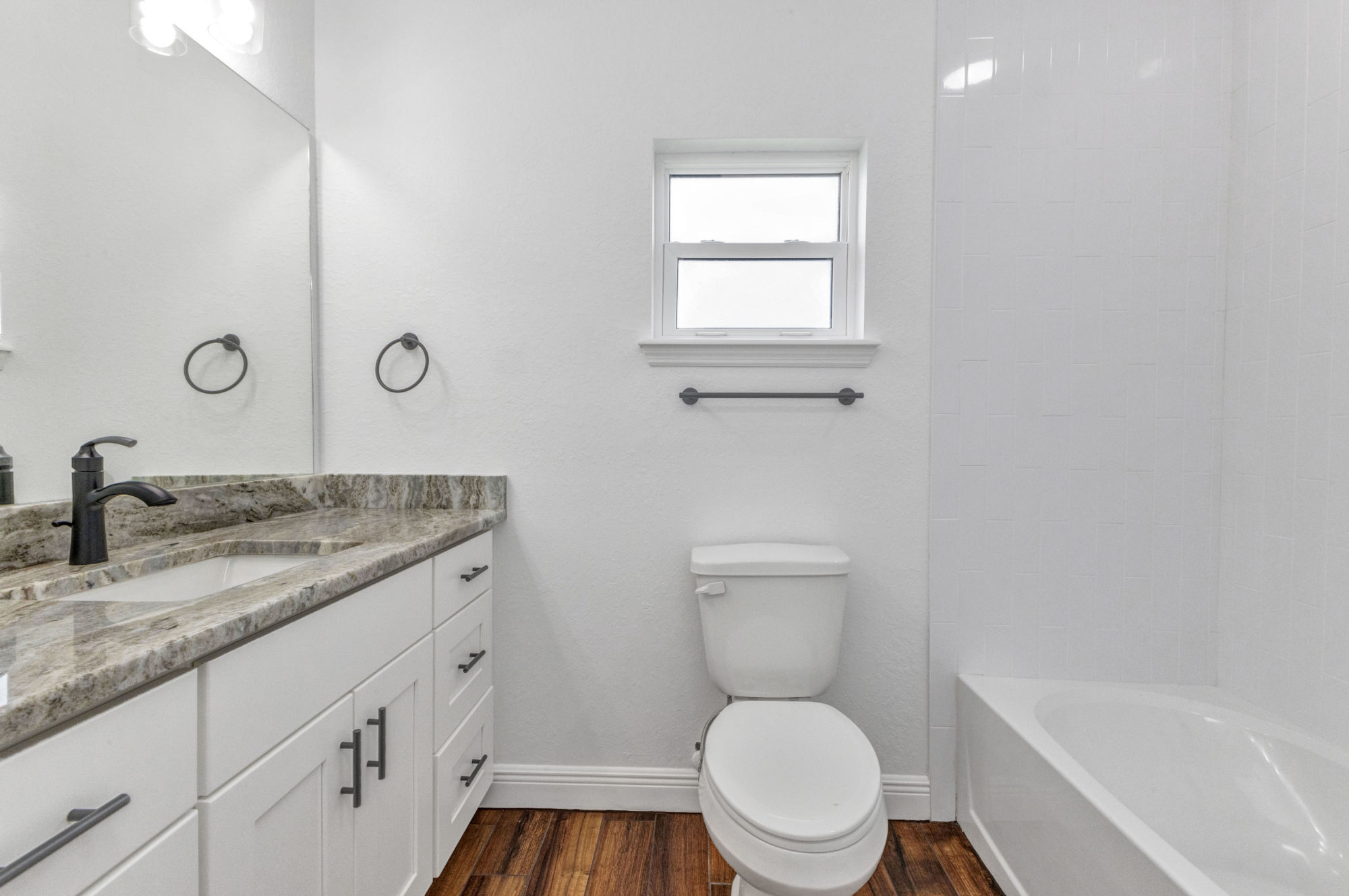 Building Photo - 415 Carmalita St