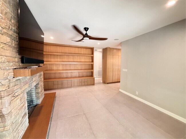 Building Photo - 3200 NE 165th St