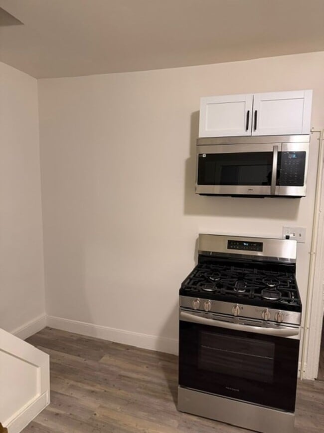 Building Photo - Renovated 3–4BR Townhome | $1,295 | Available Now