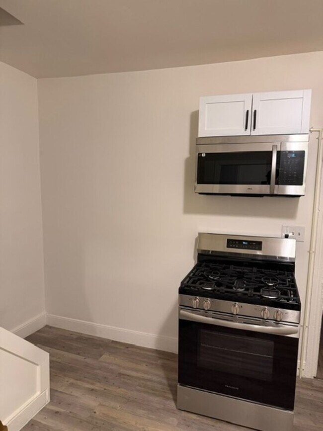 Building Photo - Renovated 3–4BR Townhome | $1,400 | Available Now