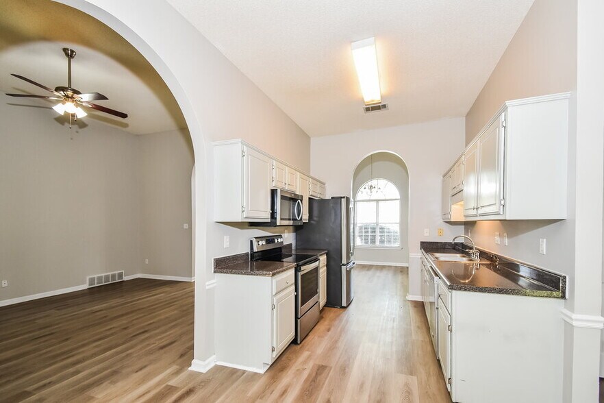 Building Photo - 7730 Shadow Fork Ln