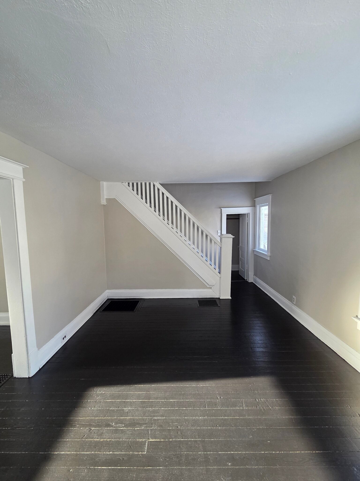 Building Photo - 293 Mason Ave