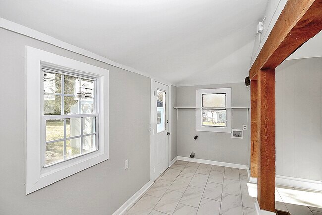 Building Photo - 209 Fairdale St