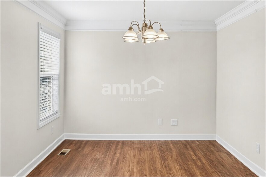Building Photo - 1305 Bantry Dr