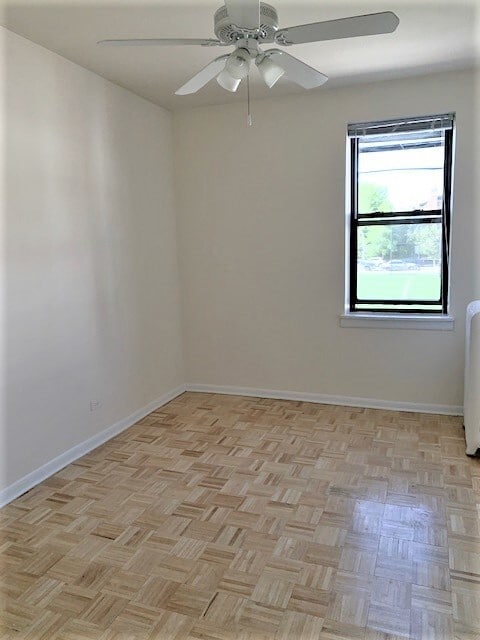 Building Photo - 644 W Wrightwood Ave