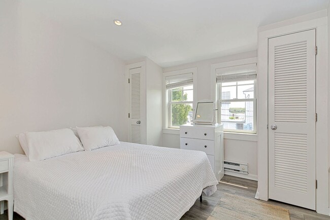 Building Photo - WINTER RENTAL: Changes In Latitude (Dogs Welcome!)
