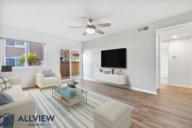 Primary Photo - Remodeled 2 Bed, 2 Bath Condo with Ocean V...
