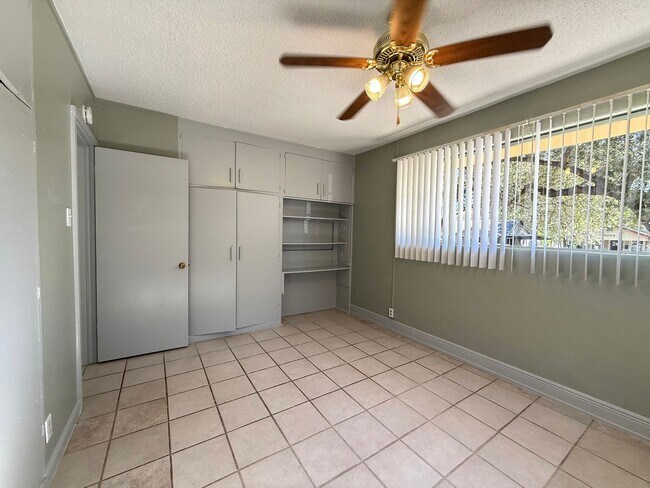 Building Photo - Artist's Reteat in Cherrywood!