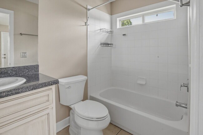 Building Photo - Beautifully Renovated 3 BD 3 BA Single Family Home Near Florida State University Campus.
