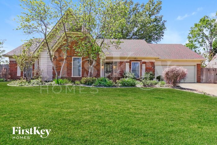 Primary Photo - 3707 Oak Forest Dr