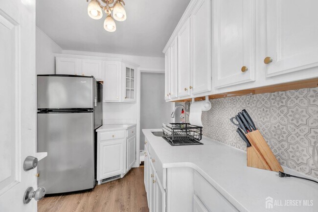 Building Photo - 1355 Hamilton St