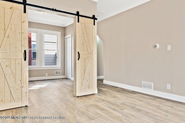 Building Photo - 907 Bond St