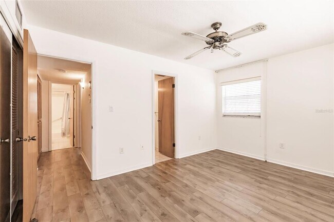 Building Photo - 4158 S Tamiami Trl