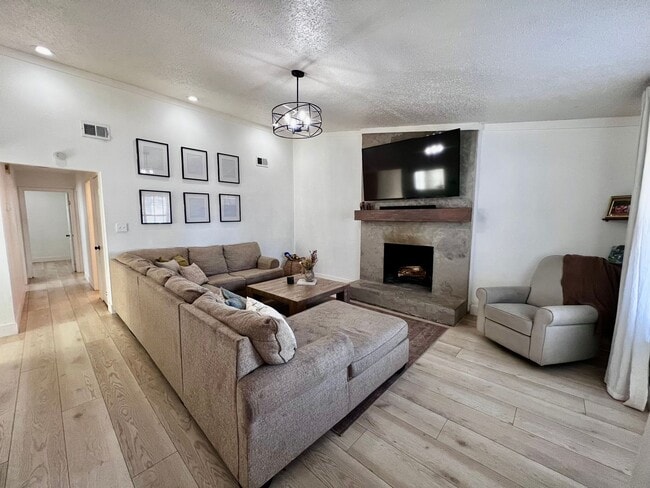 Building Photo - Beautifully ranch-style home in Central Virginia Beach