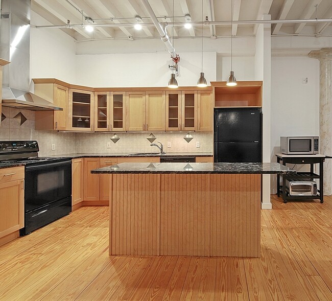 Building Photo - 107 South St