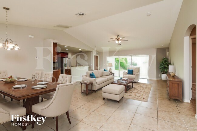 Building Photo - 2026 NW 10th Ave