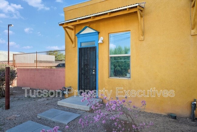 Building Photo - 837 S 8th Ave