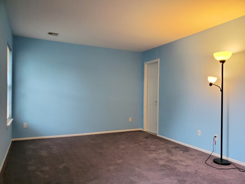 Master bedroom - 60 County Rd